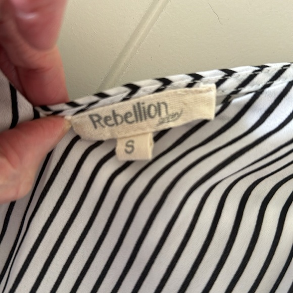 Pin Stripe Romper - Picture 3 of 4